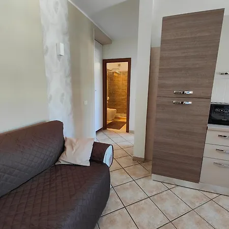 Daisy House * Acilia